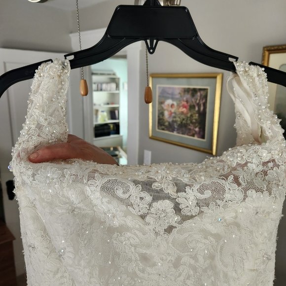 Wedding dress - Picture 7 of 12